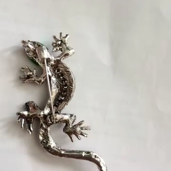 Rainbow Crystal Gecko Brooch – Colorful Rhinestone Lizard Pin Jewelry - Picture 4 of 5